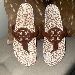 TORY BURCH
Brown Daisy Miller Cloud Flat Sandals